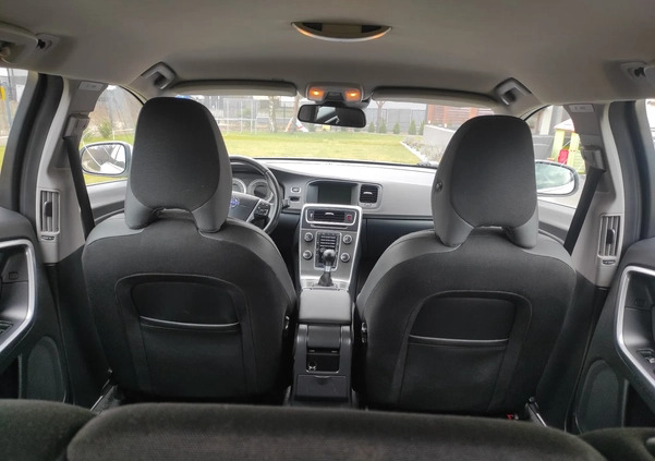 Volvo V60 cena 26500 przebieg: 261000, rok produkcji 2011 z Lidzbark małe 137